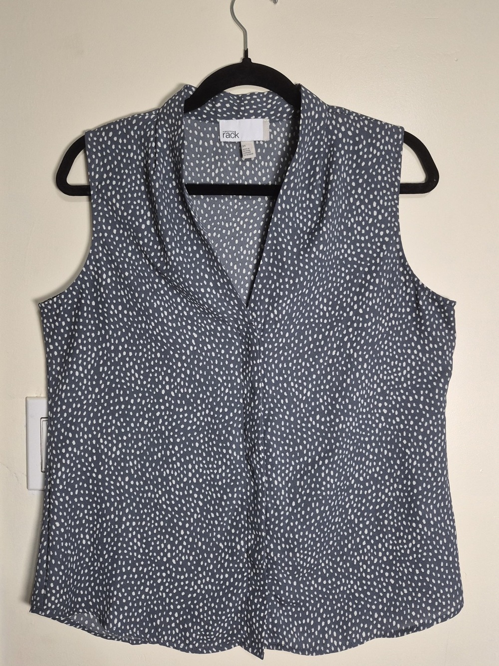 Nordstrom Rack Sleeveless Gray and White Printed V-Neck Camisole